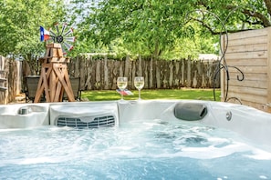 Bain à remous extérieur