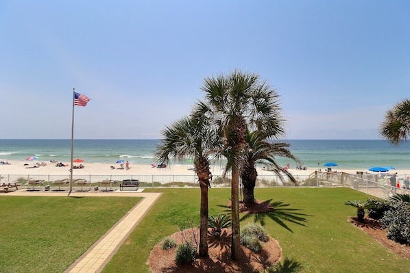 Condominium lawn facing the Gulf. Perfect for lawn games while grilling out. 
