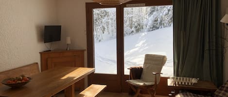 Le salon au soleil en fin d'après-midi