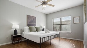 King bedroom with luxury hotel quality linens