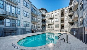 Shared pool in the middle of the complex