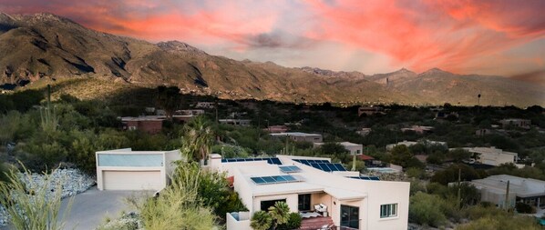 Casa Saguaro has the best views in the Catalina Foothills!