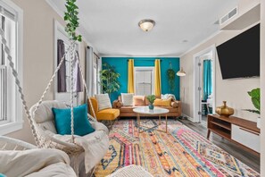 A very bright and cheerful space - your home away from home!