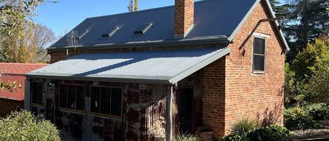 Can and explore beautiful Clifton 1826 stored convict quarters.