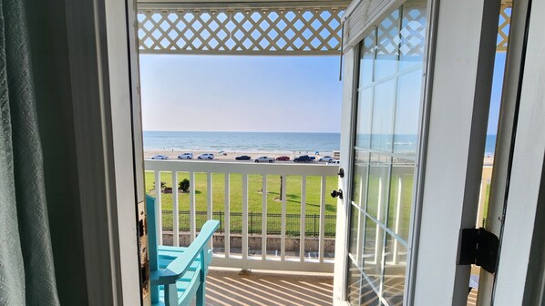 Step onto the balcony!