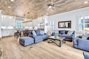 6-seat Golf Cart FREE during your stay! 2 minutes to the beach. Sleeps 15, 6 bedrooms, 5.5 bath, and 9 beds. Game room and bunk rooms. Heated pool steps from the house!