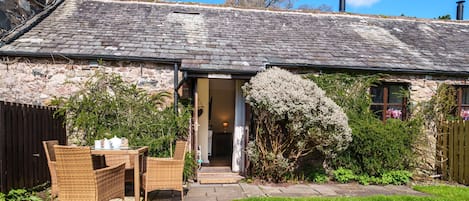 Gunn Cottage, Santon Bridge, Lake District Holiday Cottage