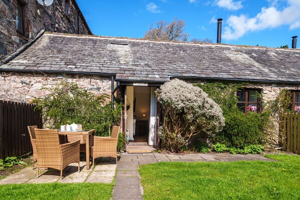 Gunn Cottage, Santon Bridge, Lake District Holiday Cottage