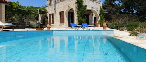 The Buoys Villa and pool.