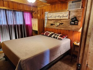 Bedroom 1 - Queen