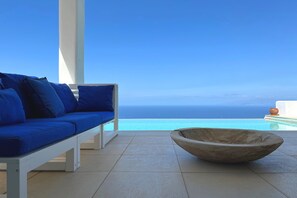 Pool view,Sea view