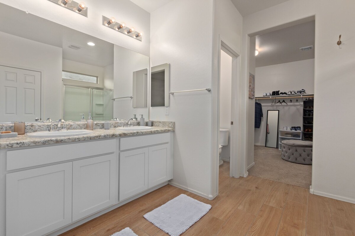 Newly Built, Furnished, Modern Home w/ Pool!