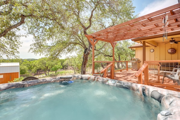 Canyon Lake Vacation Rental | 3BR | 2BA | 1 Step to Enter | 1,450 Sq Ft