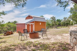 Private Yard | Fire Pit