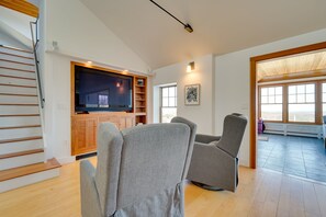 Living Room | Free WiFi | Smart TV | Central Heating | Heated Floors