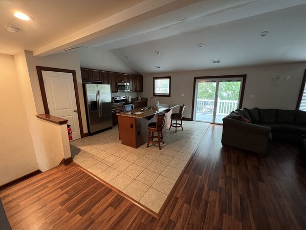 Floor, Flooring, Indoors, Hardwood, Furniture