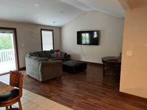 Floor, Flooring, Hardwood, Indoors, Furniture