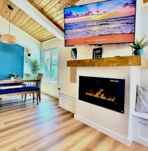 Welcome to HB! This beautiful home offers high end furnishings & amenities.