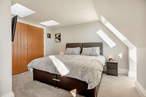 The Nook Bedroom- StayCotswold