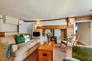 Bea's Cottage Sitting Room - StayCotswold