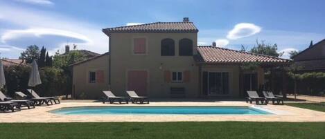 Splendid Vallon-Pont-d'Arc Villa | 5 Bedrooms | Villa Domaine Les Rives de l'Ardeche | Great Pool Area