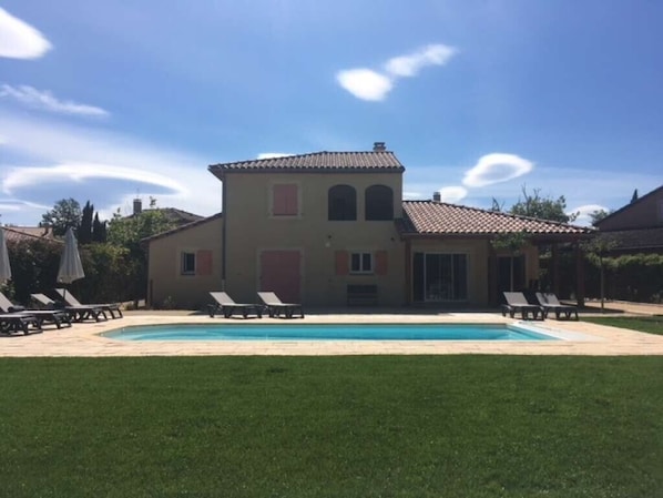 Splendid Vallon-Pont-d'Arc Villa | 5 Bedrooms | Villa Domaine Les Rives de l'Ardeche | Great Pool Area