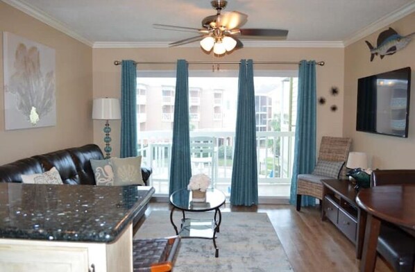 Beautifully decorated, amazing location, pool AND ocean view!