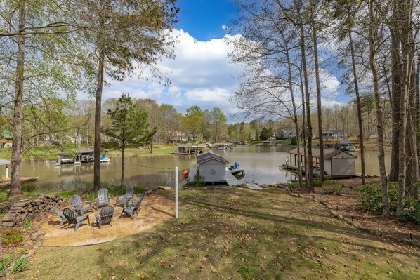 Private cove w/ minimal boat traffic. View from deck, steps to the lake.