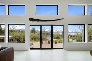 Plenty of natural light and windows to let the beauty of the outdoors in from corner to corner -  stunning views. 