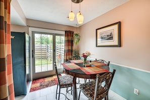 Dining Room | Dishware & Flatware Provided