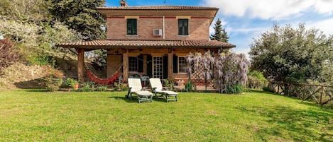 Nuage, Ciel, Plante, Bâtiment, Propriété, Fenêtre, Arbre, Paysage Naturel, Maison, Lot Terre