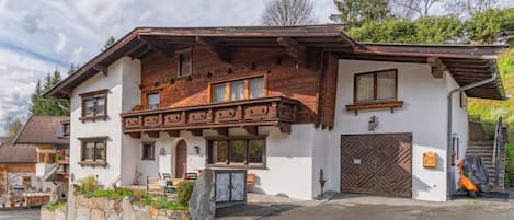 Außenseite Ferienhaus [Sommer]