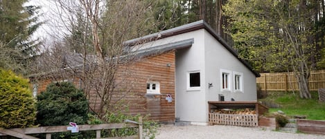 Salmon Run Lodge from Driveway