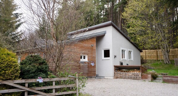 Salmon Run Lodge from Driveway