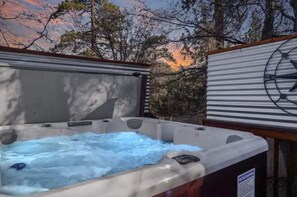 Find your romantic oasis under the stars! Enjoy the hot tub on our private back porch in Big Bear, CA. Here's to a night of relaxation and love. #romancevibes