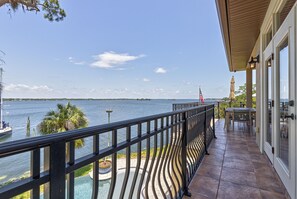 upper deck off of living room