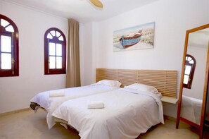 Second bedroom in the apartment with two single beds