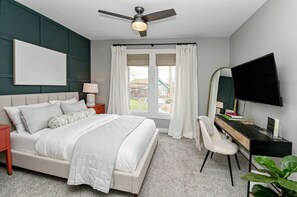 Primary Bedroom w/ Queen Bed & Desk!