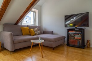 Living room & TV