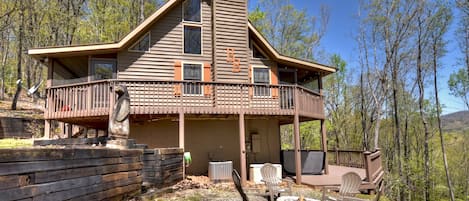 Lovely secluded Blue Ridge cabin rental