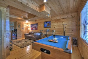 Pool table completes this Georgia Mountain cabin rental