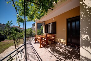 Außenseite Ferienhaus [Sommer]