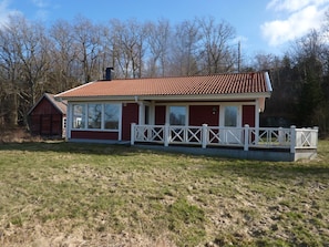 Huset från väster.