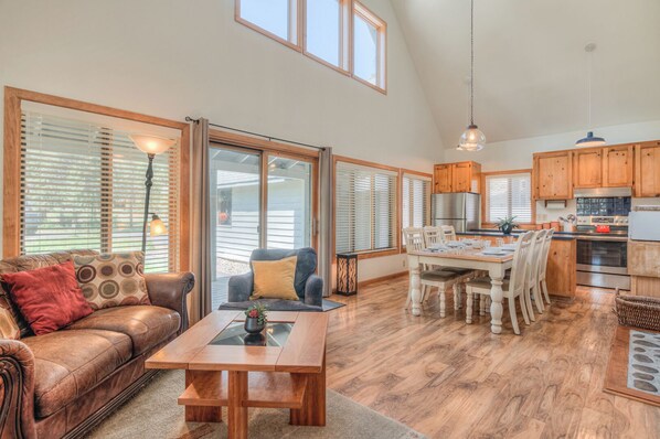 Living room to dining room - Living room to dining room