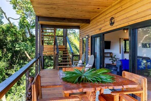 outdoor dining and lounging on balcony
