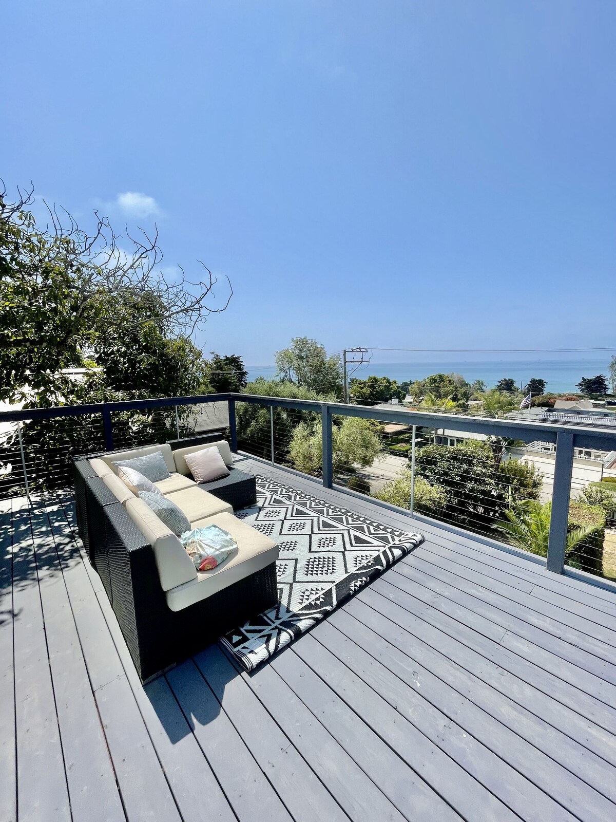 Ocean View Bungalow – walk to everything!