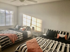 2 queen beds