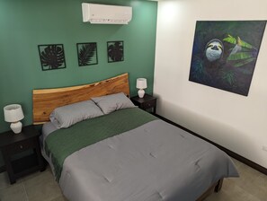 Second bedroom-Queen bed