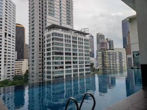 Infinity pool