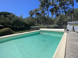 Piscine de 5mx10m pour des moments de relaxation mérités 